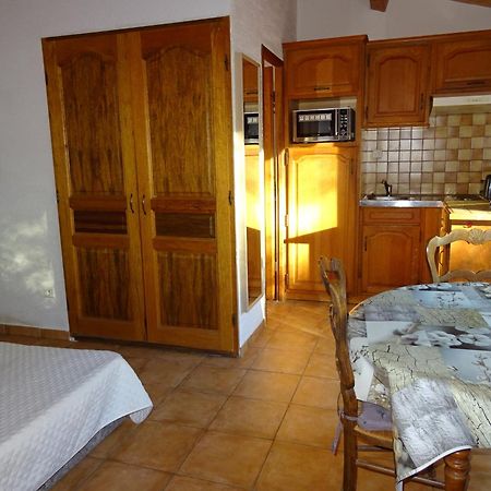 Location Villa Et Studios Roquebrune-sur Argens Exterior foto