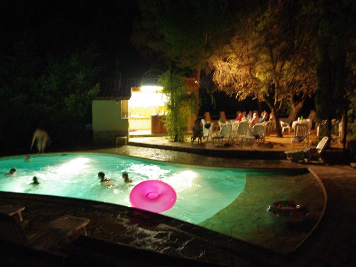 Location Villa Et Studios Roquebrune-sur Argens Exterior foto