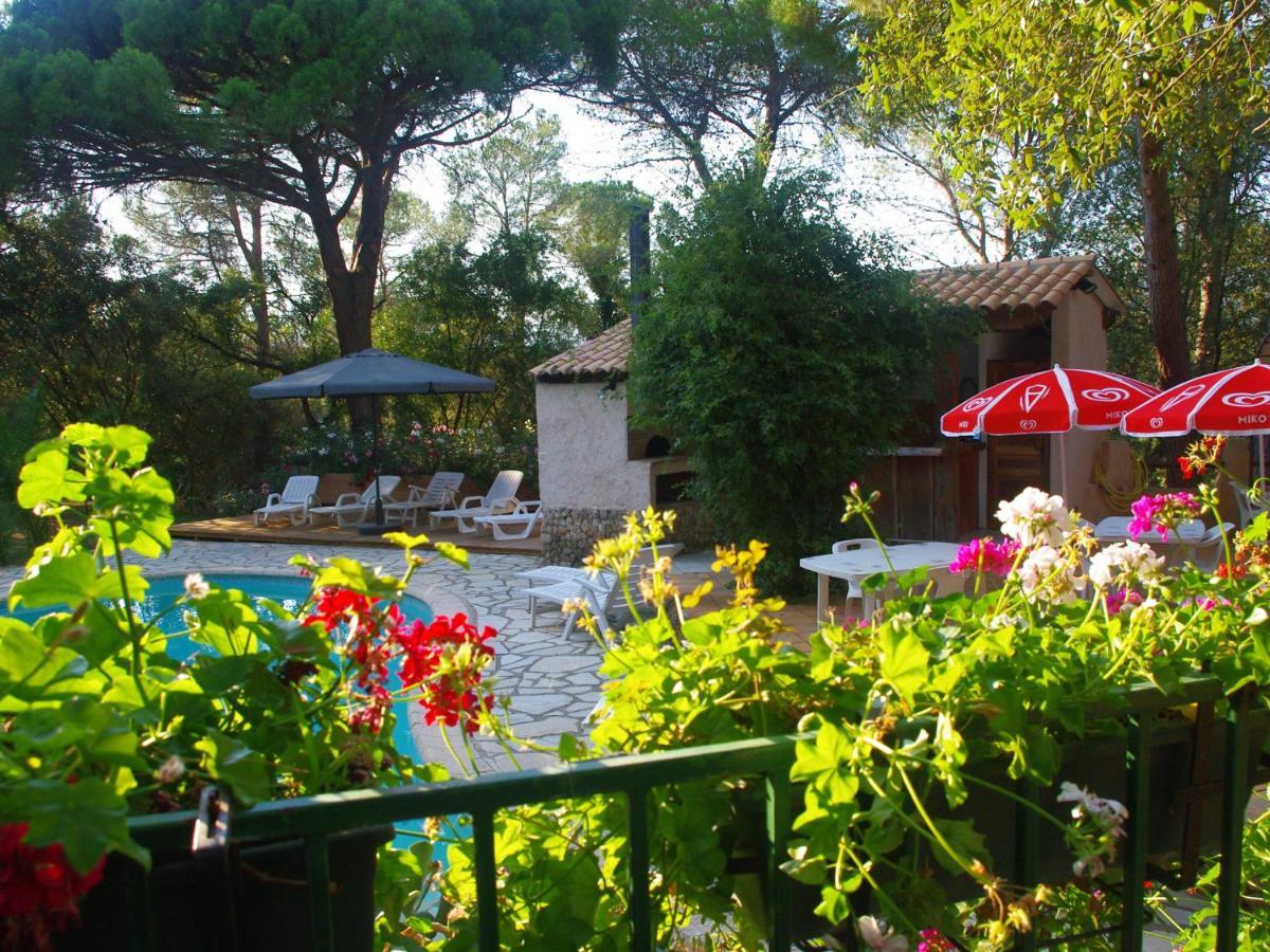 Location Villa Et Studios Roquebrune-sur Argens Exterior foto