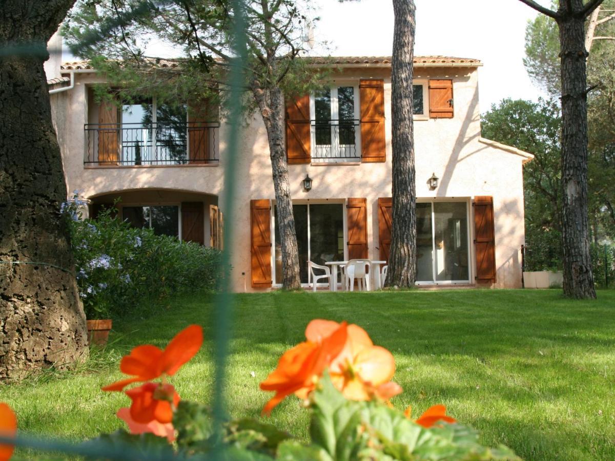Location Villa Et Studios Roquebrune-sur Argens Exterior foto