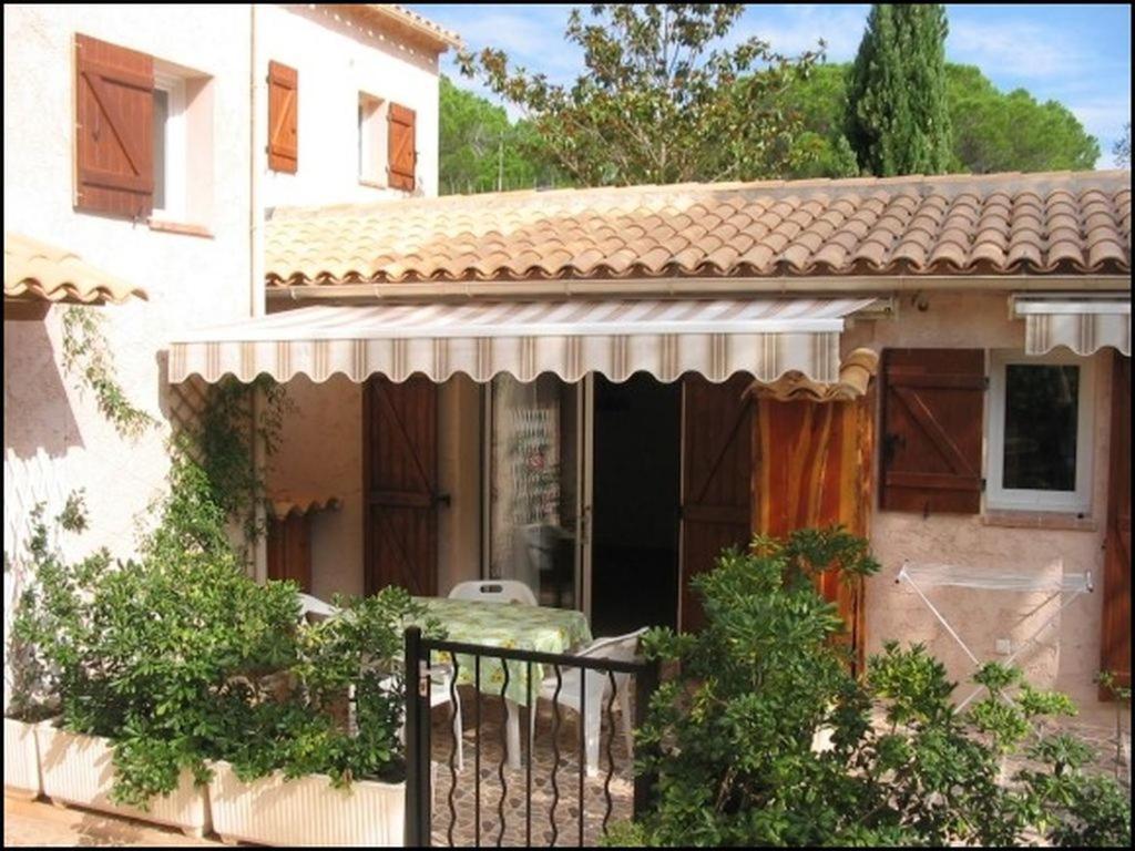 Location Villa Et Studios Roquebrune-sur Argens Zimmer foto