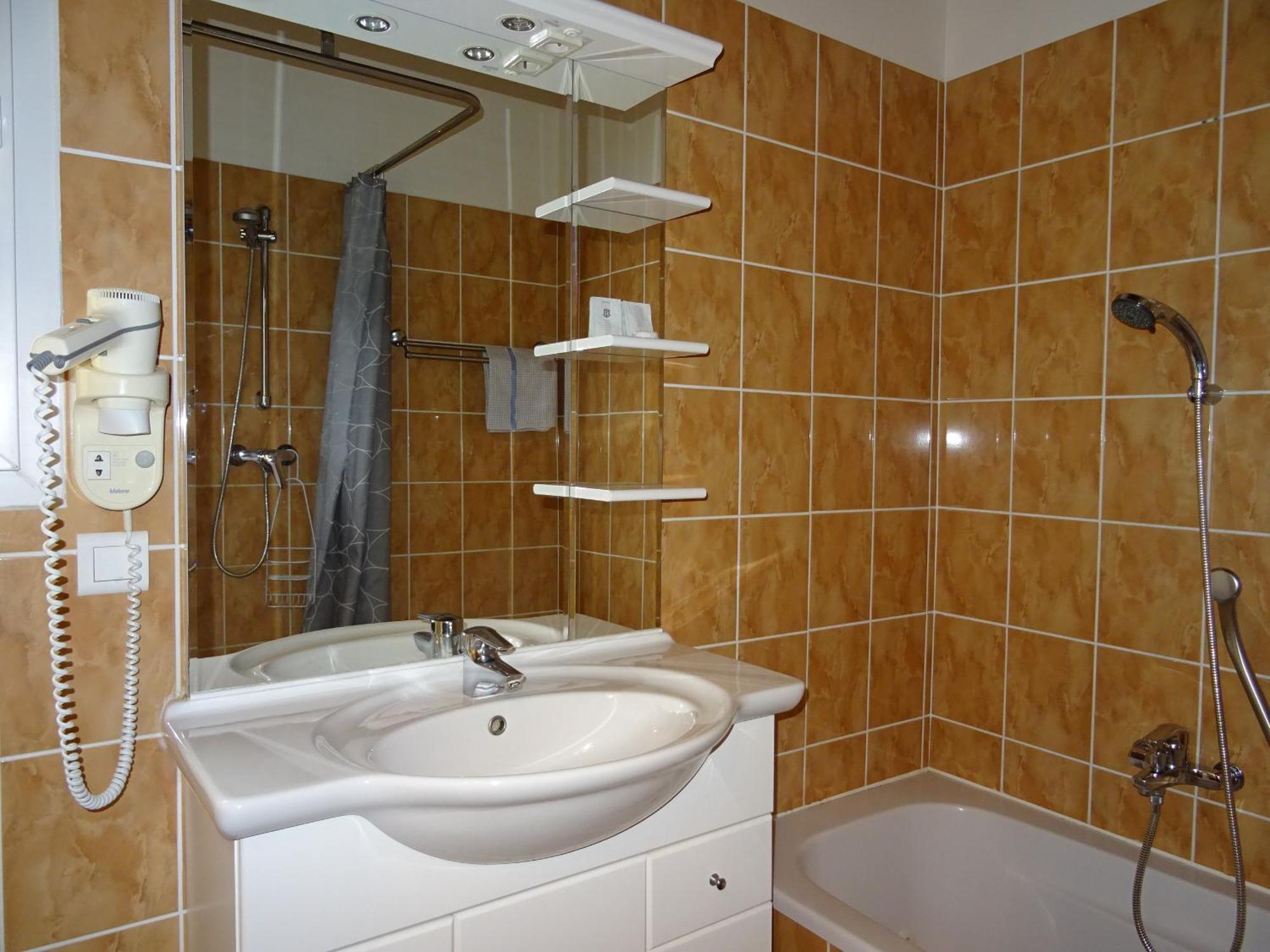 Location Villa Et Studios Roquebrune-sur Argens Exterior foto