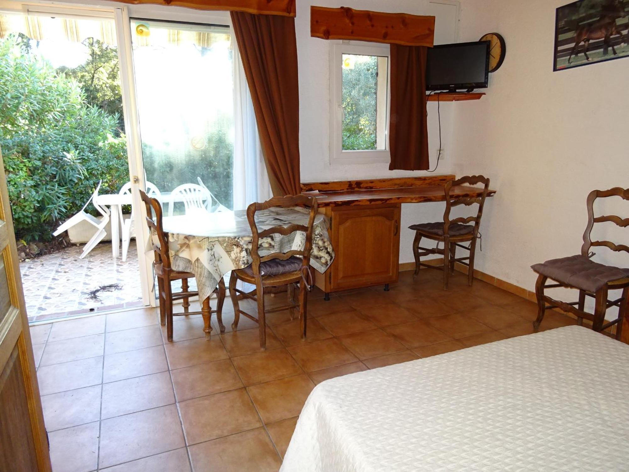 Location Villa Et Studios Roquebrune-sur Argens Exterior foto