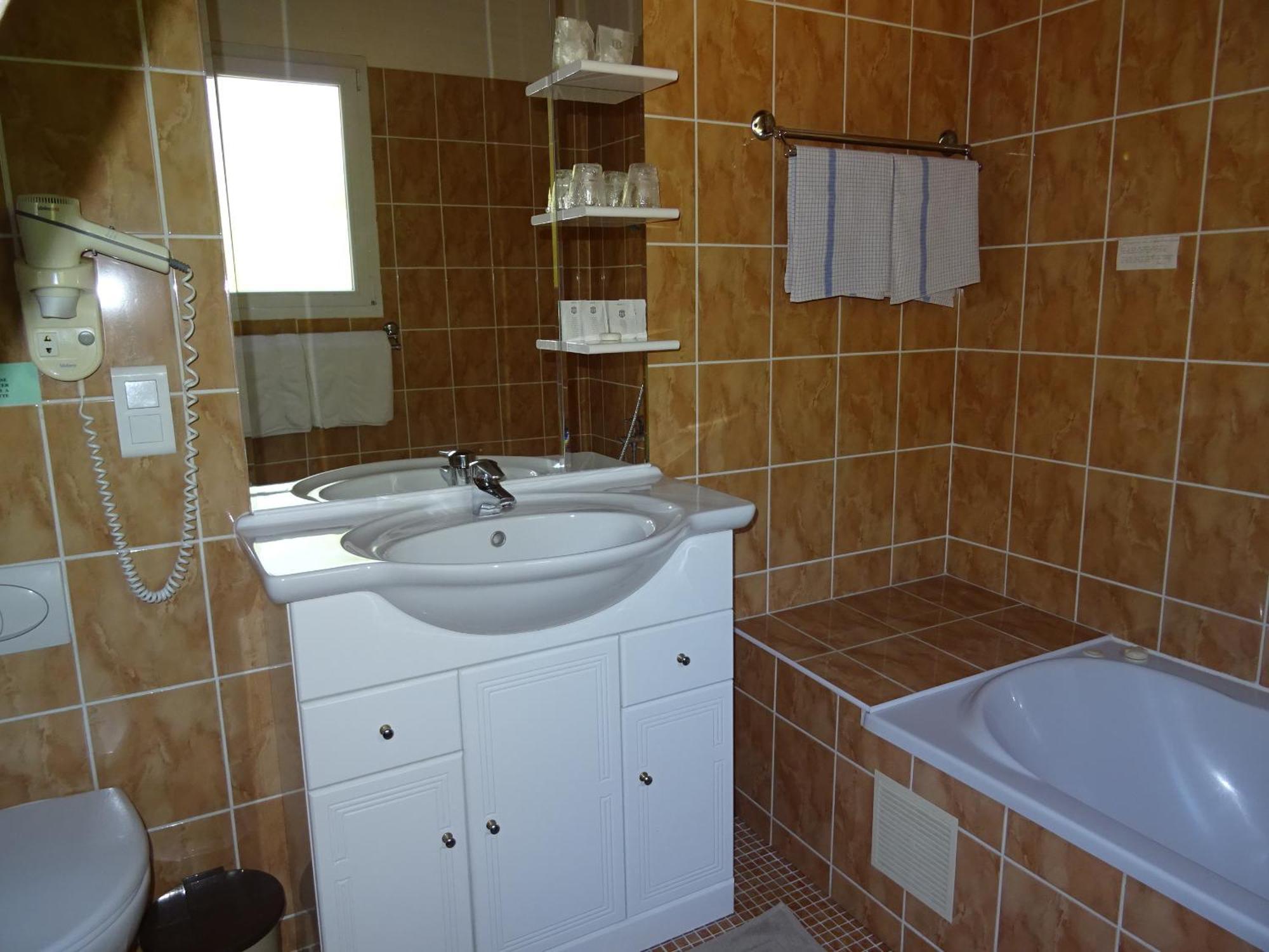 Location Villa Et Studios Roquebrune-sur Argens Exterior foto